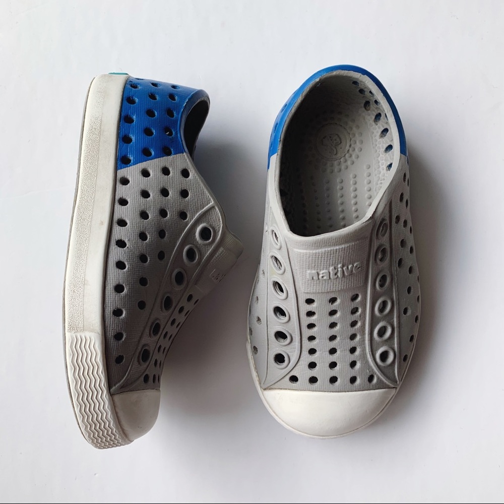 Boys native size c5 shoes